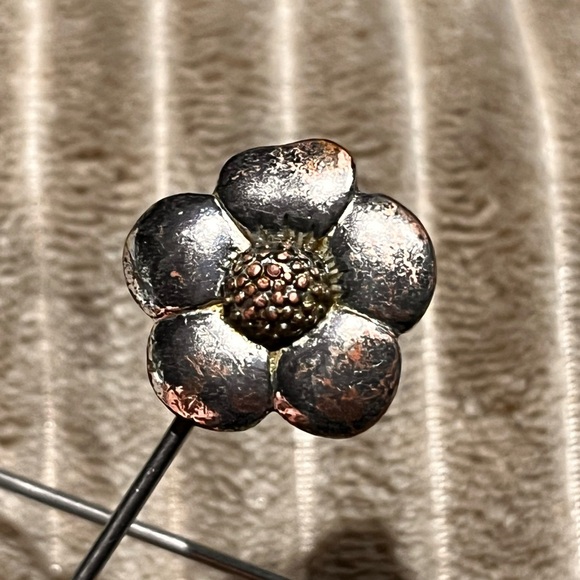 Pair of Vintage Forged Steel Flower Pins – Versatile for Hair, Hats or Clothing - Picture 5 of 17